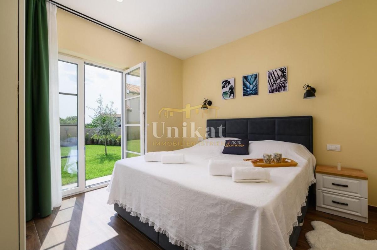 Vila z dvema stanovanjski enotama - pogled na morje